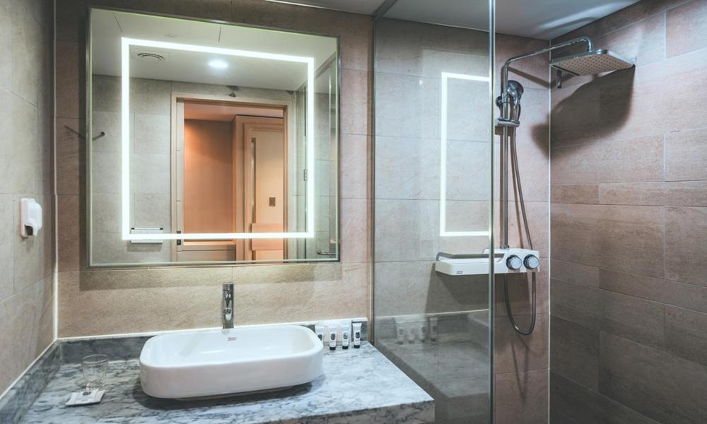 Wonju City Hotel Hyeoksin Extérieur photo